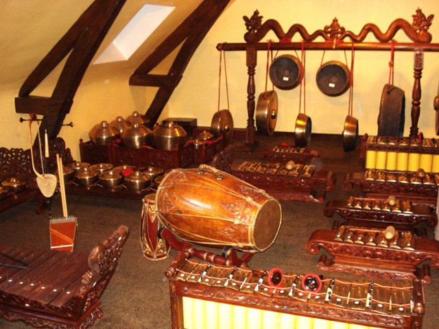 Le gamelan javanais sléndro Kyai Bremono