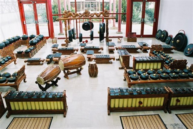 gamelan solonais double en fer