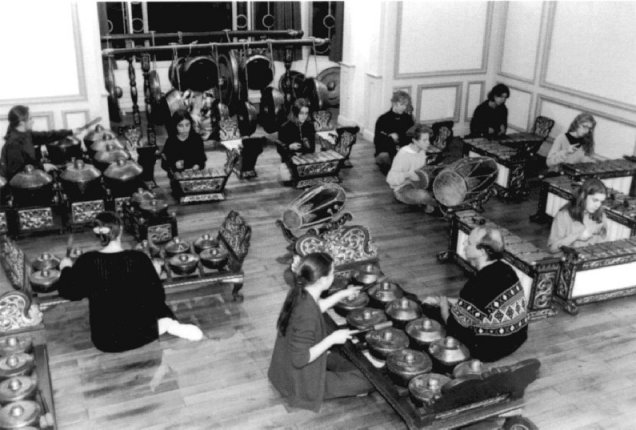 "Lac de Miel" gamelan solonais en fer