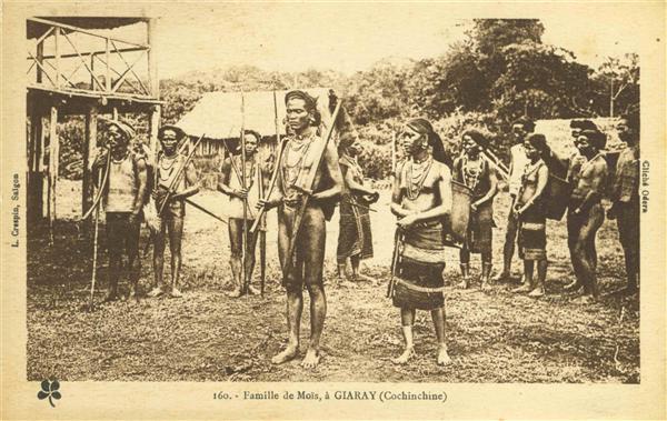 160. Famille de Moïs à GIARAY (Cochinchine) L. Crespin Saïgon cliché Odera