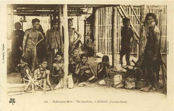 166. -Habitation Moïs - Vie familiale, à GIARAY (Cochinchine)

L. Crespin Saïgon [logo trèfle à 4 