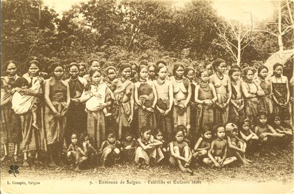 9. - Environs de SAIGON. - Femmes et enfants Moïs

L. Crespin Saïgon (logo trèfle à 4 feuilles, ve