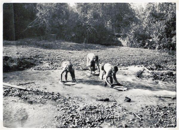 Sedang Koyong. Koyong Hek. Orpaillage. G88 (fonds Guilleminet)