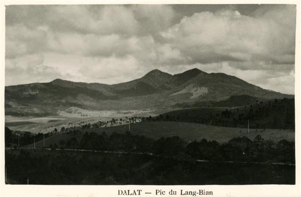 DALAT - Pic du Lang-Bian

--- PAPIER LUMIERE ---
Gravure Braun & Cie. Do
