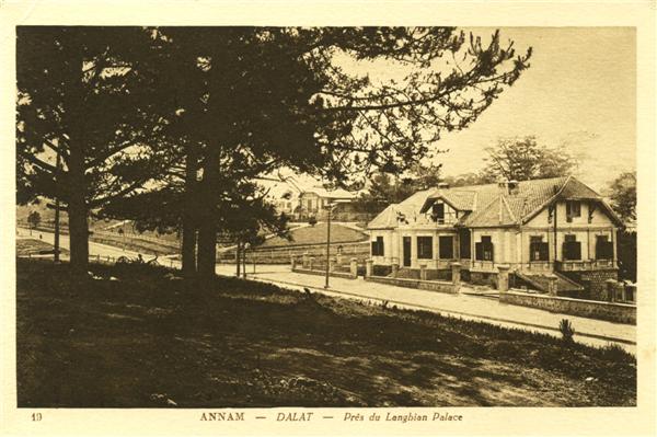 19 ANNAM - DALAT - Près du Langbian Palace