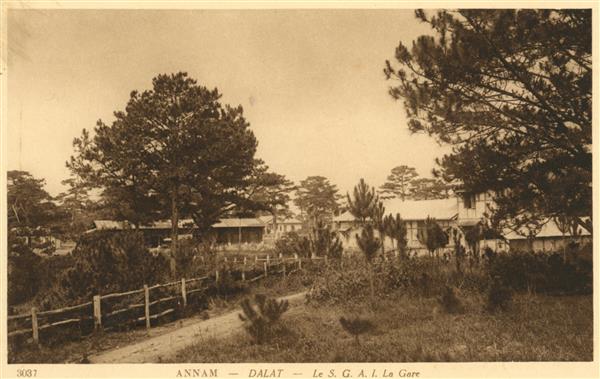 3037 ANNAM - DALAT - Le S.G.A.I. La Gare