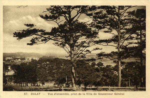 57. DALAT - Vue d'ensemble, prise de la Villa du Gouverneur Général