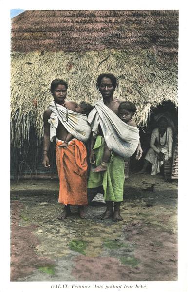 Dalat - Femmes Moïs portant leur bébé