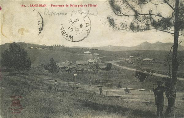 180. - LANG-BIAN. - Panorama de Dalat pris de l'Hôtel