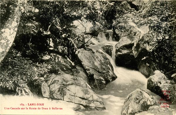 189. - LANG-BIAN. - Une Cascade sur la Route de Dran à Bellevue