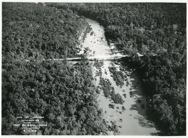 AERO MRE INDOCHINE   ESCADRILLE N°2   PONT DU SONG LAGNA.  5 - 1 - 33