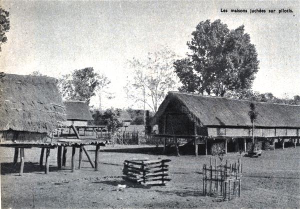 Les maisons juchées sur pilotis.