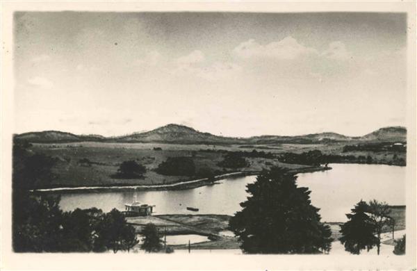 [Verso] DALAT (Indochine) Le Lac de la Grenouillère vus du Parc du Lang Bian-Palace