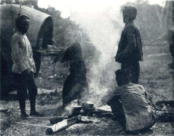 SCENES DE LA VIE DES MOÏS