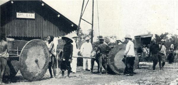 LA GARE DE CHEMIN DE FER DE GIA-RAI